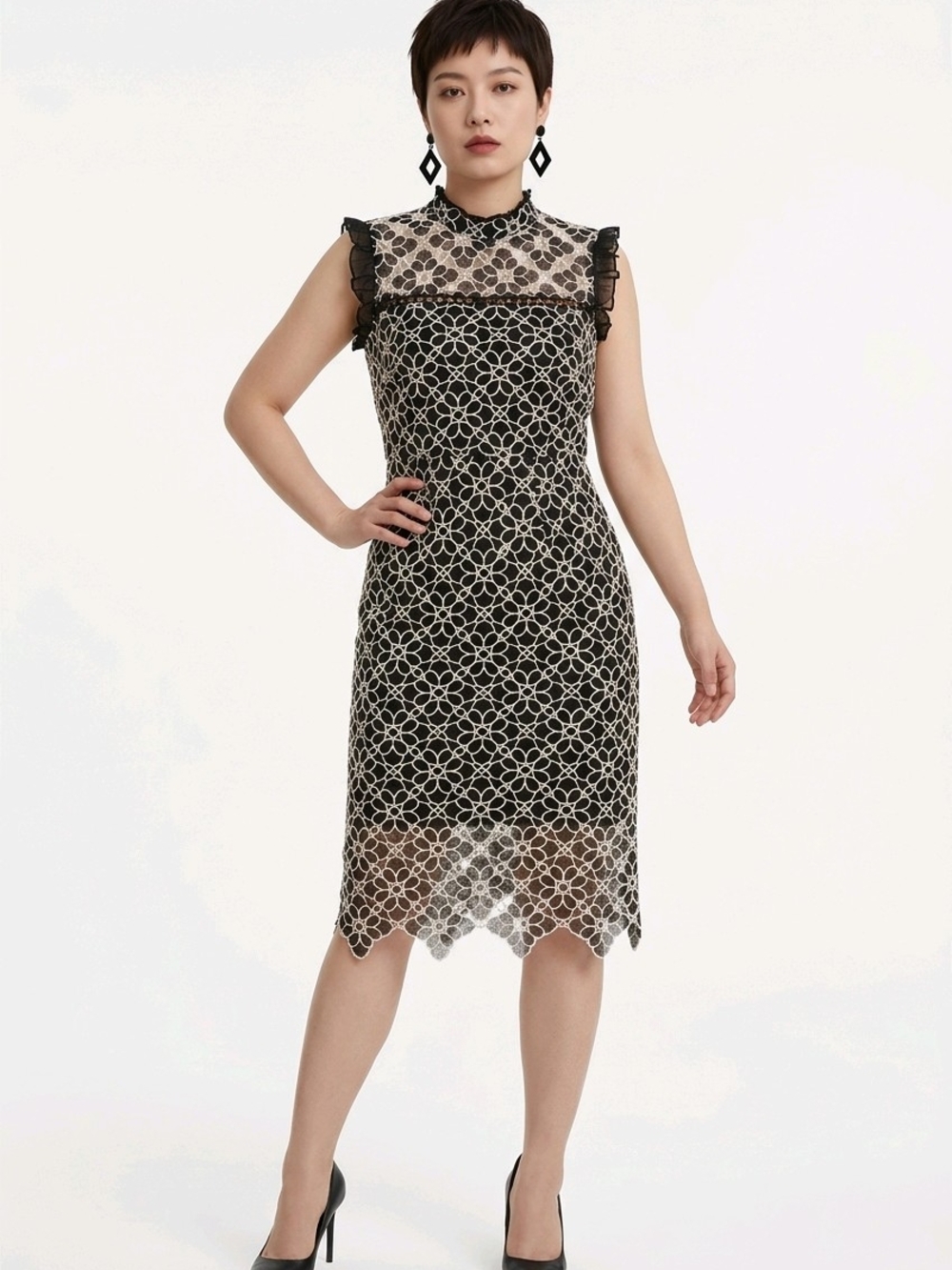 Ivory Lace Sheath Dress. Size 6 - Picture 7 of 17